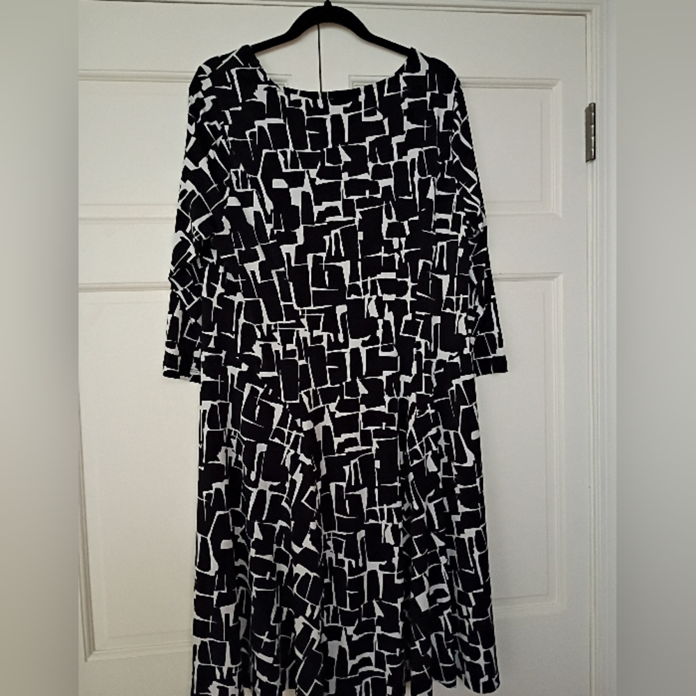 Susan Graver Black and White Abstract Long Sleeve Dress.Pit To Pit 22".New Condi - Picture 3 of 6